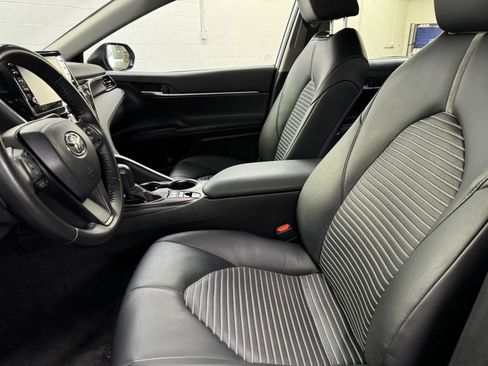 Used 2023 Toyota Camry SE image 10