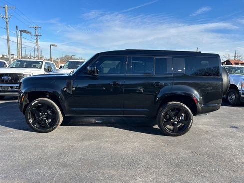 Used 2023 Land Rover Defender 130 X-Dynamic SE image 4