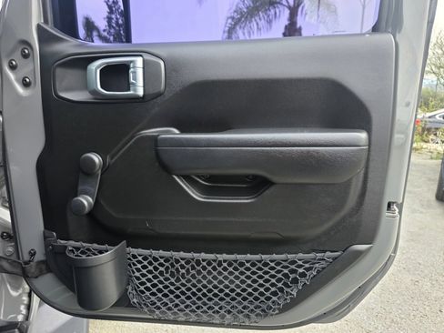 Used 2022 Jeep Gladiator Sport image 25