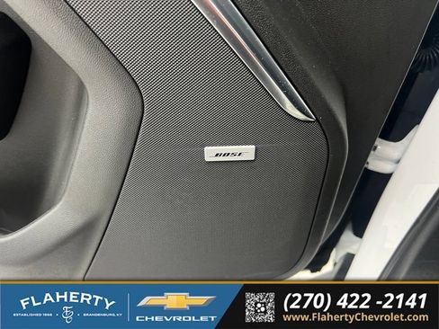 Used 2025 GMC Yukon XL Denali AWD/4WD image 23