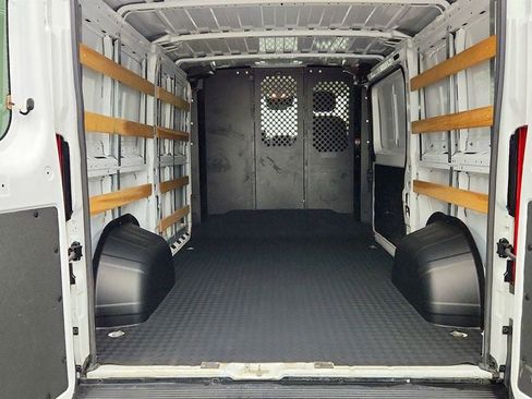 Used 2025 RAM ProMaster 2500 w/ U-Haul Equipment Group FWD image 18