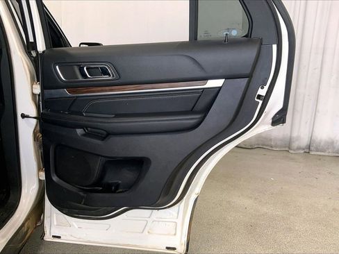 Used 2019 Ford Explorer Limited w/ Class III Trailer Tow Package AWD/4WD image 23