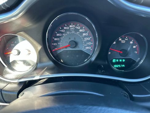 Used 2013 Dodge Avenger SE image 21