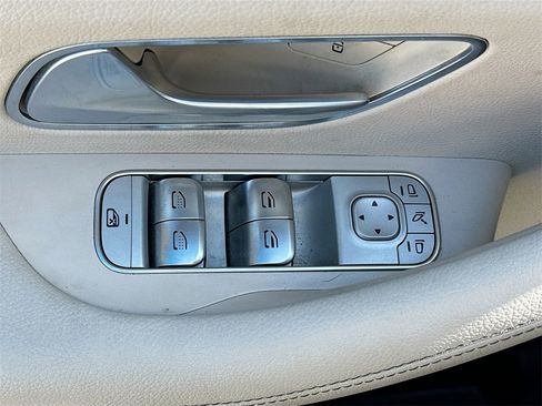 Used 2021 Mercedes-Benz GLS 580 4MATIC image 19