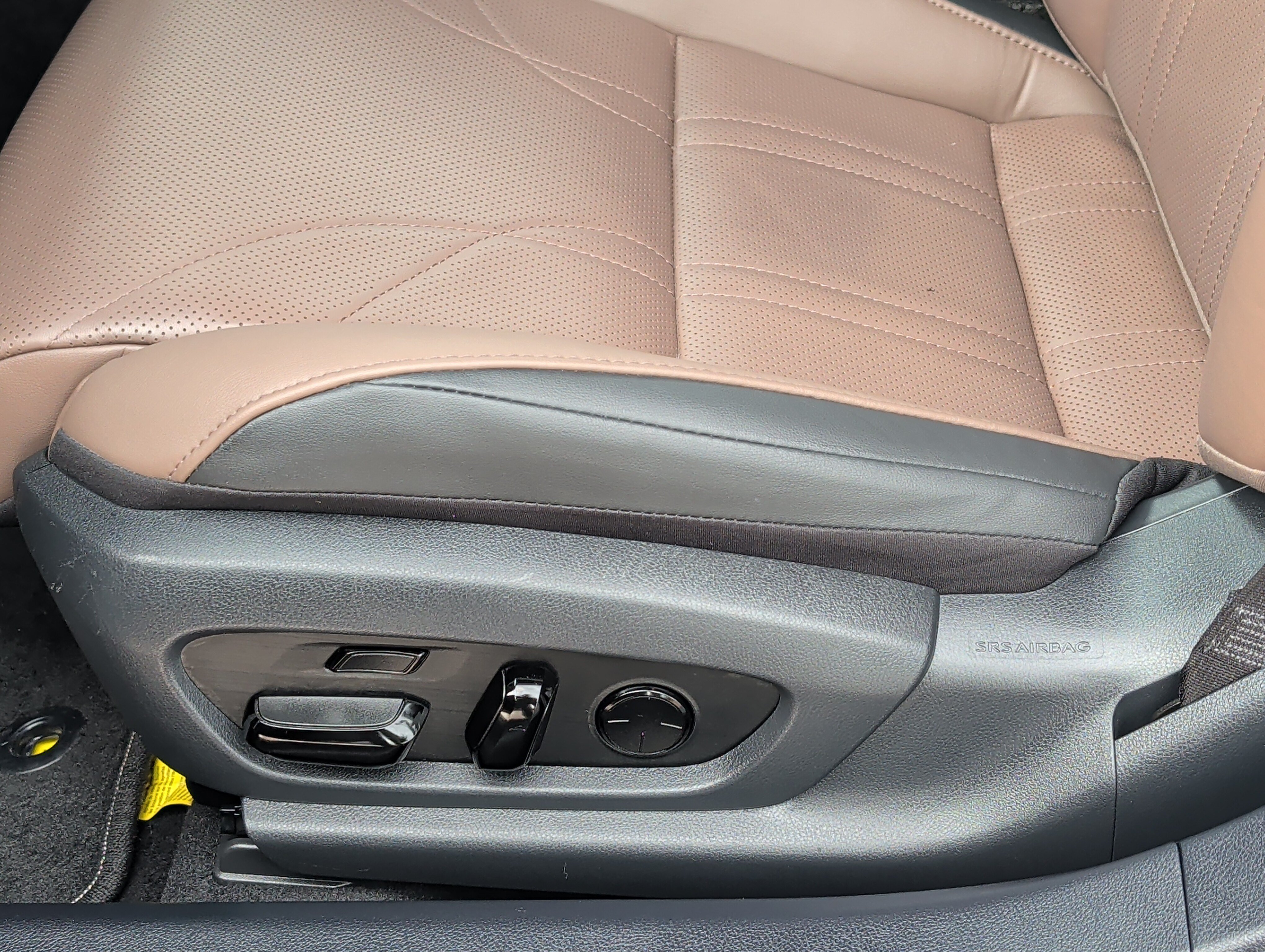 Used 2025 Lexus ES 300h Ultra Luxury w/ Accessory Package (Z1) FWD image 10