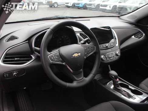 Used 2023 Chevrolet Malibu RS FWD image 12