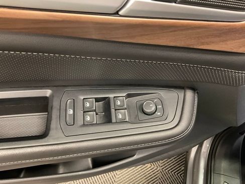 Used 2025 Volkswagen Atlas SE AWD/4WD image 18