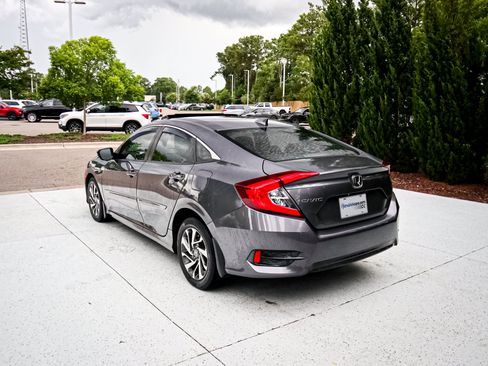 Used 2018 Honda Civic EX image 9