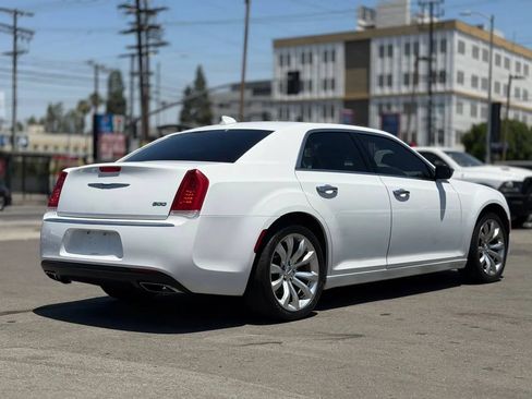 Used 2019 Chrysler 300 Limited RWD image 16