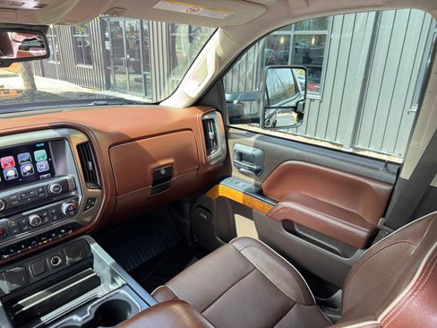 Used 2017 Chevrolet Silverado 2500 High Country w/ Duramax Plus Package AWD/4WD image 15