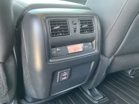 Used 2018 Nissan Pathfinder SV FWD image 22