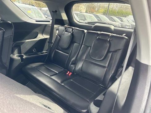 Used 2022 Ford Explorer XLT w/ Equipment Group 202A image 9