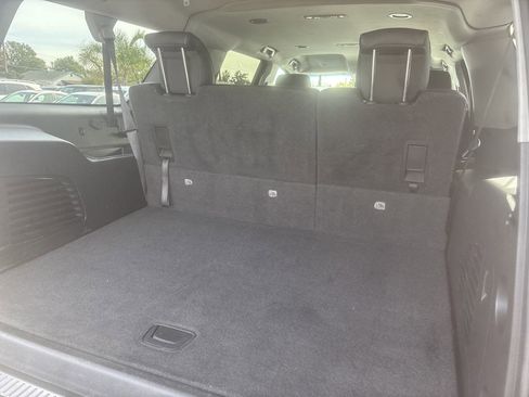 Used 2015 Chevrolet Suburban LT image 32
