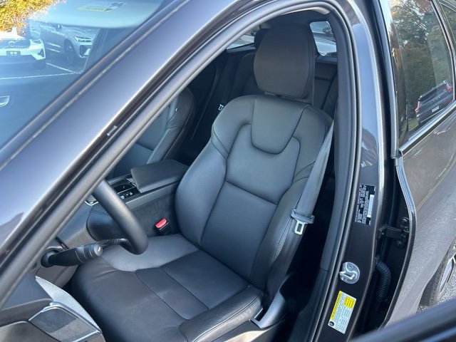 Used 2025 Volvo XC60 B5 Plus AWD/4WD image 11