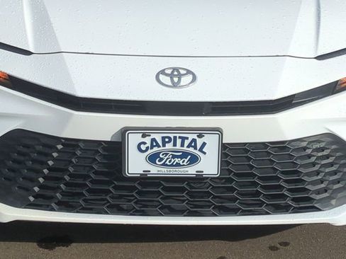 Used 2025 Toyota Camry SE FWD image 36