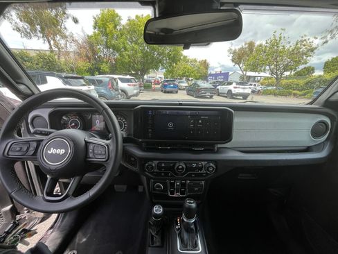 Used 2025 Jeep Wrangler Unlimited Sport AWD/4WD image 31
