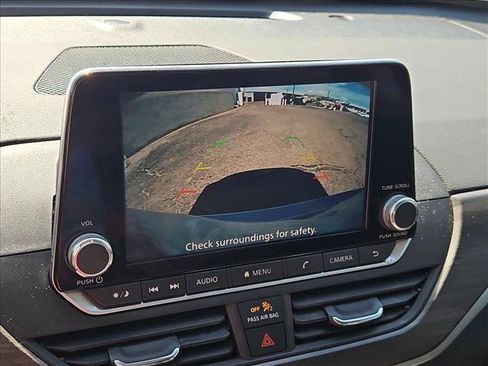 Used 2024 Nissan Altima 2.5 SV FWD image 12