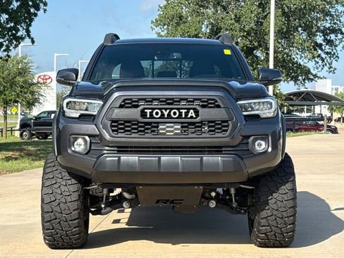 Used 2022 Toyota Tacoma TRD Off-Road AWD/4WD image 2