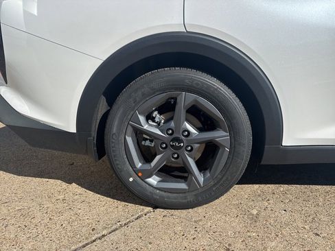 New 2025 Kia K4 LXS image 9