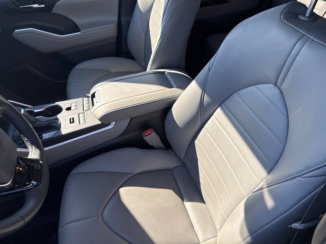 Used 2020 Toyota Highlander XLE AWD/4WD image 26