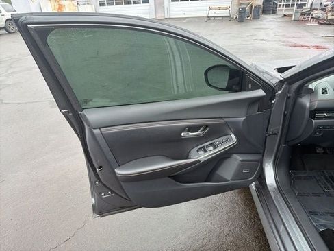 Used 2023 Nissan Sentra SR w/ SR Premium Package FWD image 9