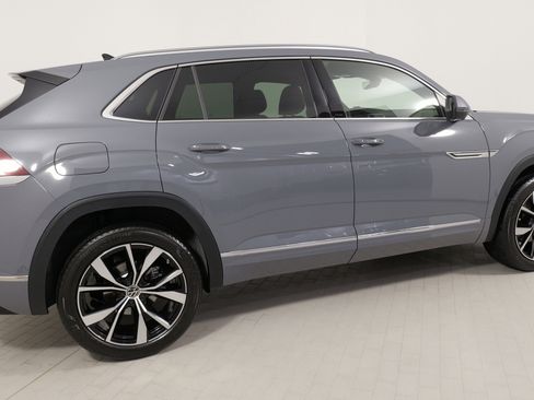 Used 2025 Volkswagen Atlas Cross Sport SEL Premium R-Line image 8