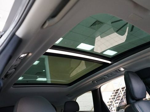 Used 2020 Volvo XC60 T5 Momentum image 9