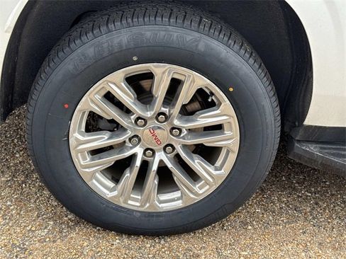 Used 2022 GMC Yukon XL SLT w/ SLT Luxury Package image 5