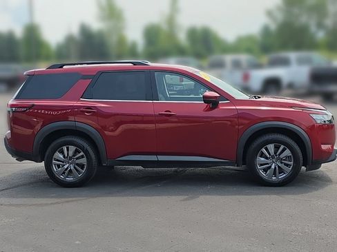 Used 2024 Nissan Pathfinder SV AWD/4WD image 6
