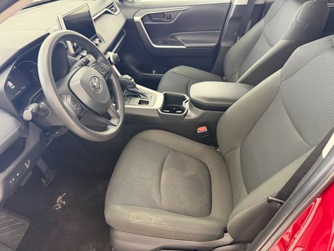 Used 2025 Toyota RAV4 LE AWD/4WD image 5