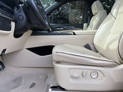 Used 2022 Cadillac Escalade Premium Luxury image 26