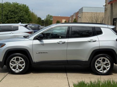 Used 2024 Jeep Compass Latitude AWD/4WD image 4