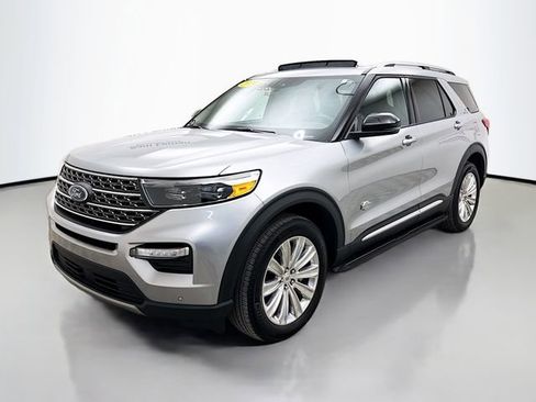 Used 2024 Ford Explorer King Ranch w/ Technology Package image 3