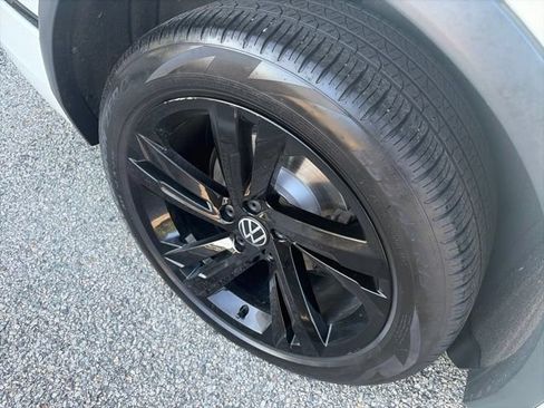 Certified 2023 Volkswagen Tiguan SE R-Line AWD/4WD image 10