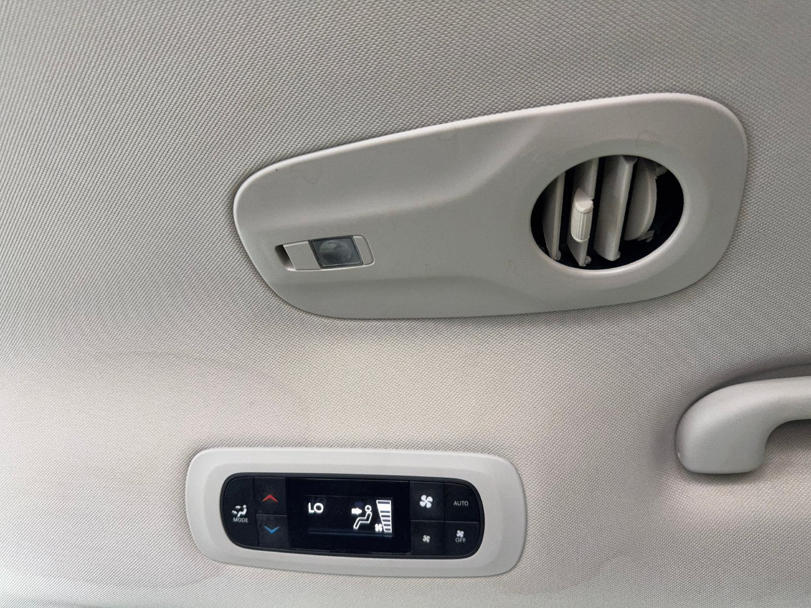 Used 2023 Chrysler Pacifica Touring-L FWD image 37