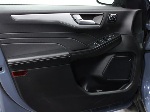 Used 2025 Ford Escape Platinum image 11