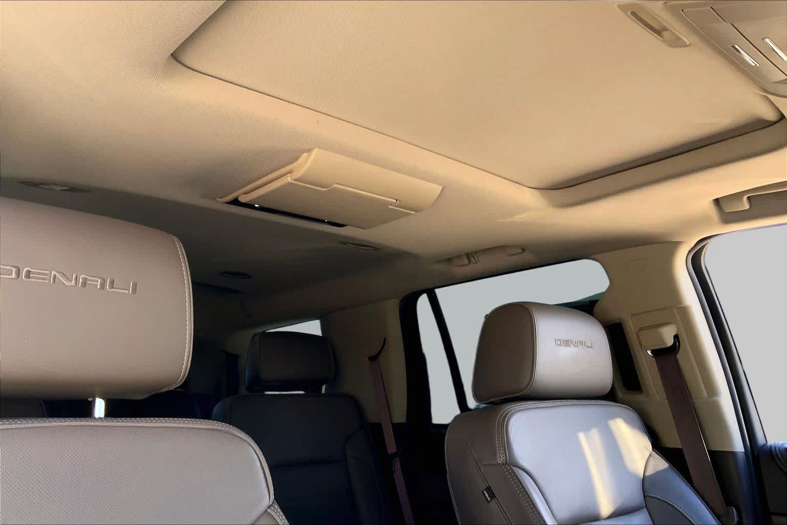 Used 2017 GMC Yukon Denali w/ Open Road Package AWD/4WD image 13