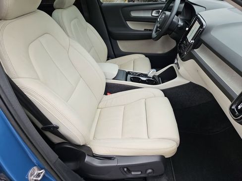 Used 2023 Volvo XC40 B4 Plus w/ Driver Assist Package FWD image 12