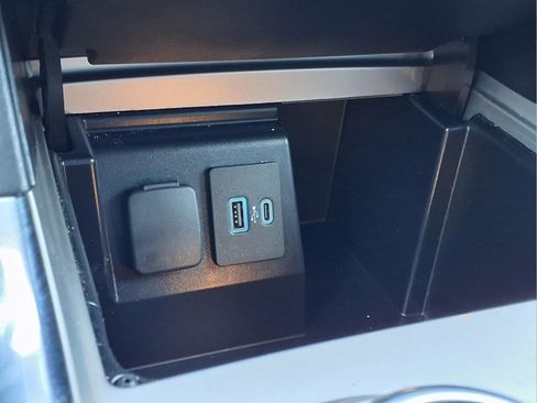 Used 2021 Ford Explorer XLT w/ Equipment Group 202A AWD/4WD image 13