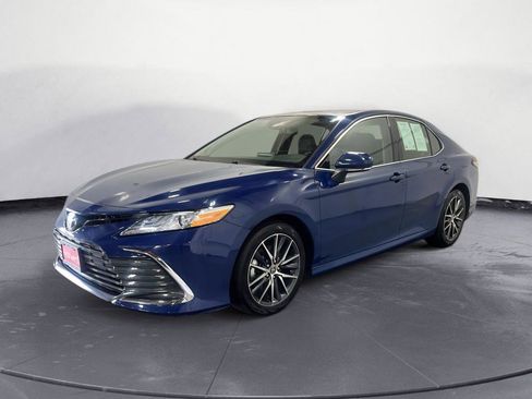 Used 2023 Toyota Camry XLE w/ Navigation Package AWD/4WD image 3
