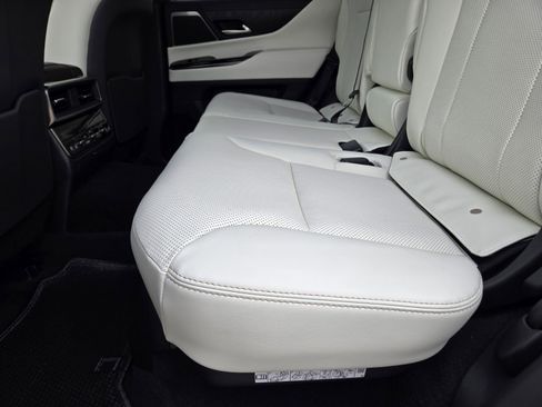 New 2026 Lexus LX 700h Luxury image 8