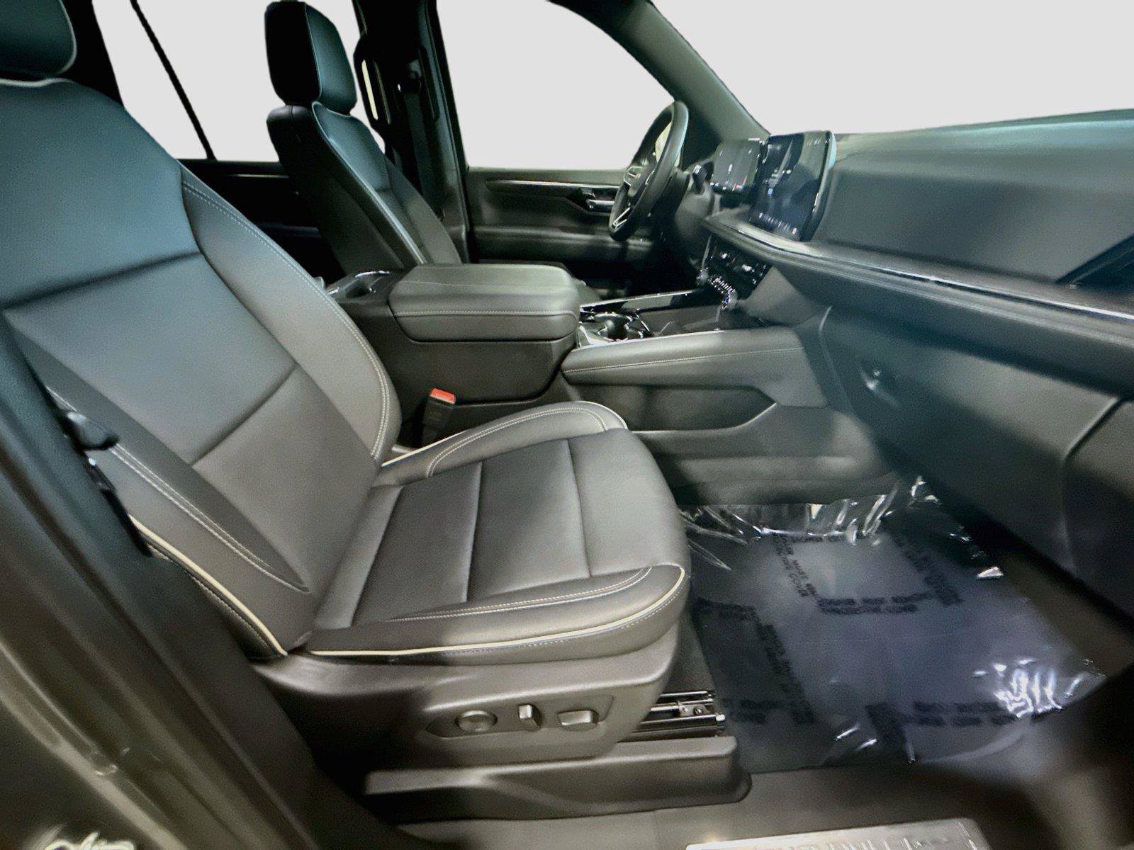 Used 2026 Chevrolet Tahoe Premier w/ Sun And Tow Package AWD/4WD image 29