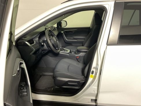 Used 2021 Toyota RAV4 LE image 16
