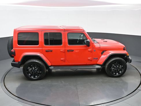 Used 2025 Jeep Wrangler Unlimited Sahara AWD/4WD image 39