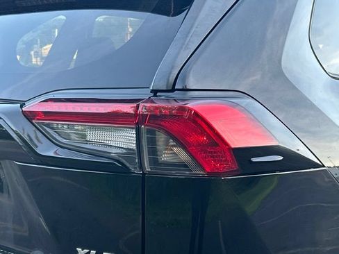 Used 2021 Toyota RAV4 XLE w/ XLE Grade Weather Package AWD/4WD image 11