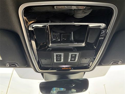 Used 2017 Land Rover Range Rover Sport HSE image 29