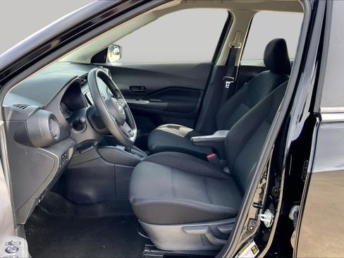 Used 2023 Nissan Kicks S FWD image 7