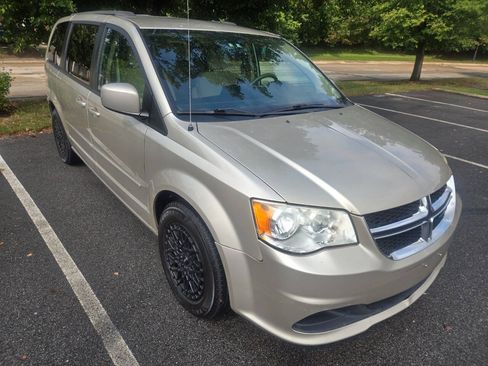 Used 2014 Dodge Grand Caravan SXT FWD image 14