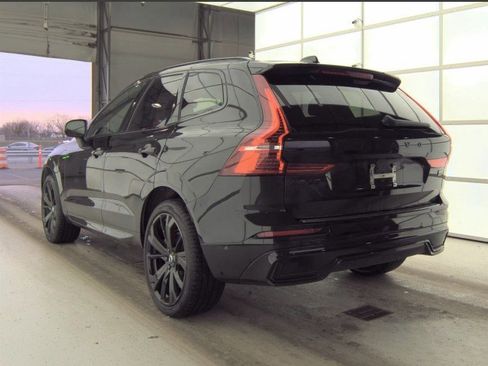 Used 2024 Volvo XC60 T8 Ultimate w/ Protection Package Premier image 3