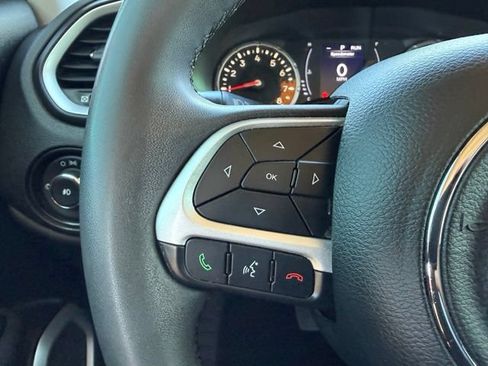 Used 2018 Jeep Renegade Latitude w/ Popular Equipment Group AWD/4WD image 18